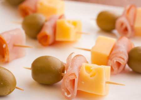 Рецепты канапе с сыром, секреты выбора