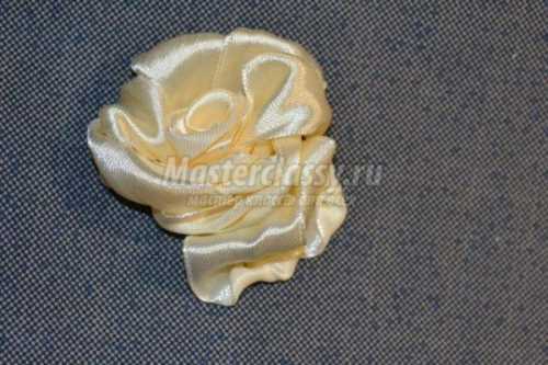 Вышивка лентами: абажур Три белые розы